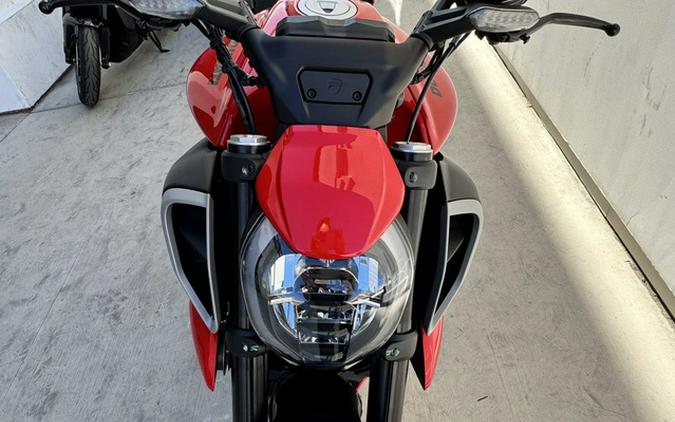 2026 Ducati Diavel V4 Red