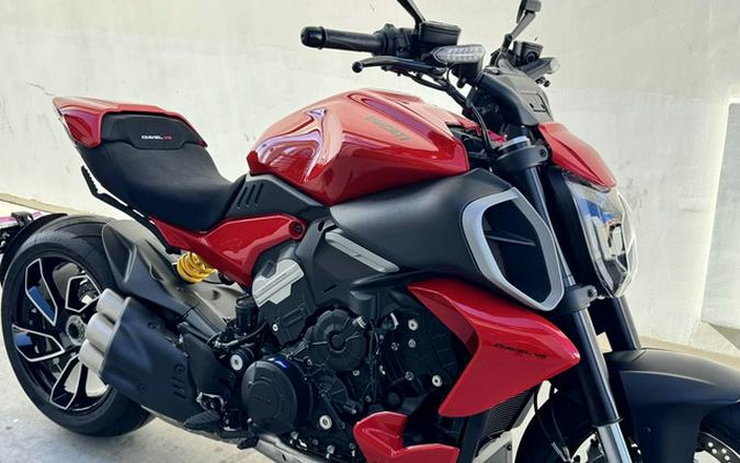 2026 Ducati Diavel V4 Red