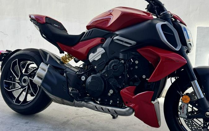 2026 Ducati Diavel V4 Red