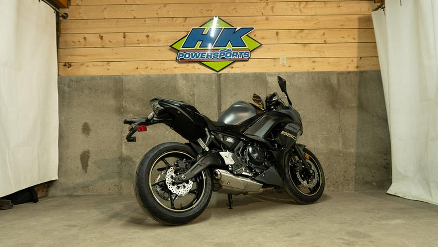 2024 Kawasaki Ninja® 650 ABS Metallic Matte Dark Gray/Metallic Spark Black