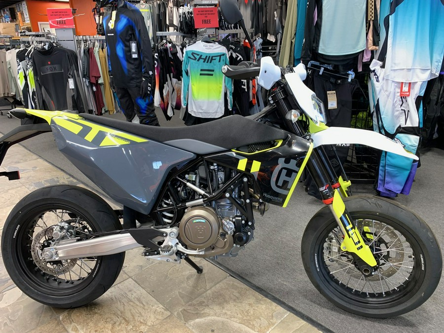 2024 Husqvarna Supermoto 701