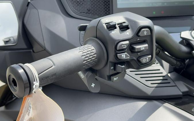 2025 Can-Am® Spyder RT Limited Dark Wheels