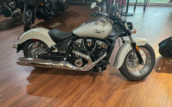 2025 Indian Motorcycle® Scout® Classic Limited +Tech Silver Quartz Smoke