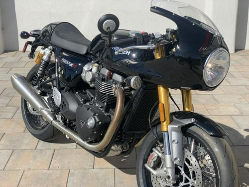 2020 Triumph Thruxton RS Review (17 Fast Facts)