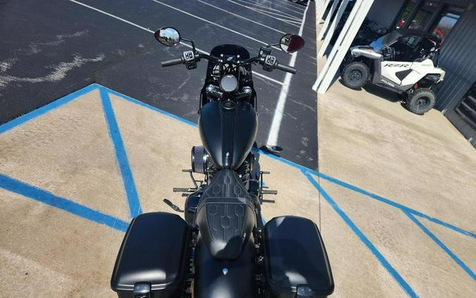 2025 Indian Motorcycle® Sport Chief RT Black Smoke