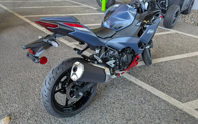 2026 Kawasaki NINJA 500 SE ABS Metallic Matte Twilight Blue/Candy Persimmon Red