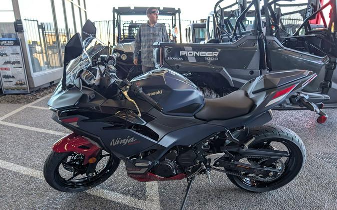2026 Kawasaki NINJA 500 SE ABS Metallic Matte Twilight Blue/Candy Persimmon Red