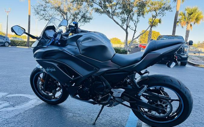 2022 Kawasaki Ninja 650 ABS Metallic Matte Graphenesteel Gray