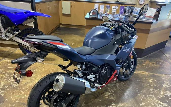 2026 Kawasaki Ninja® 500 ABS Metallic Matte Twilight Blue