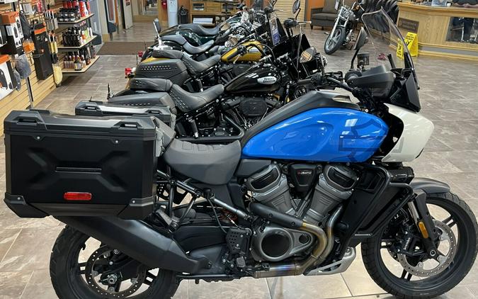 2022 Harley-Davidson Pan America™ 1250 Fastback Blue/White Sand Pearl