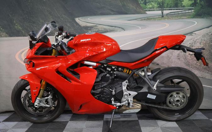 2021 Ducati SuperSport 950 S Ducati Red fairing