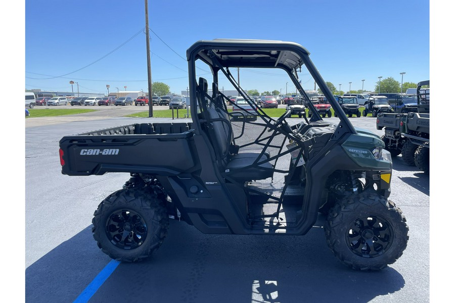 2024 Can-Am Defender DPS HD7