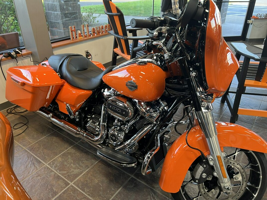 2023 Harley-Davidson Street Glide Special Baja Orange