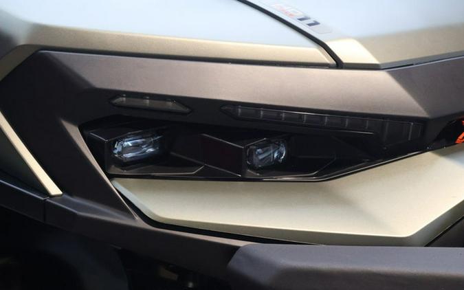 2026 Can-Am Defender MAX X mr HD11 with half-doors