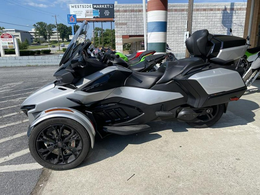 2022 Can-Am® Spyder RT Limited Dark Wheels