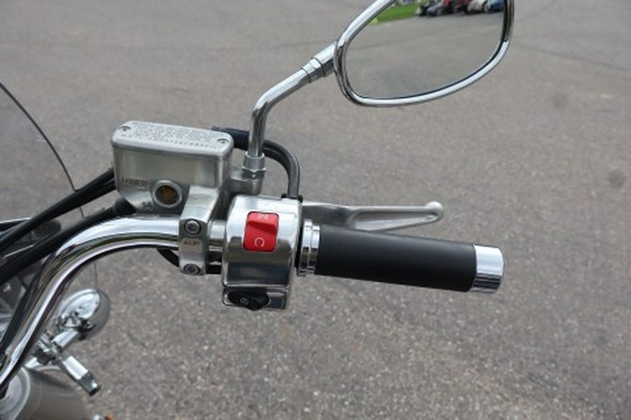 2005 Yamaha Road Star (Cast Wheel)