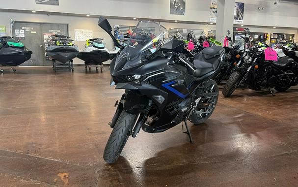 2025 Kawasaki NINJA 500 KRT SE ABS