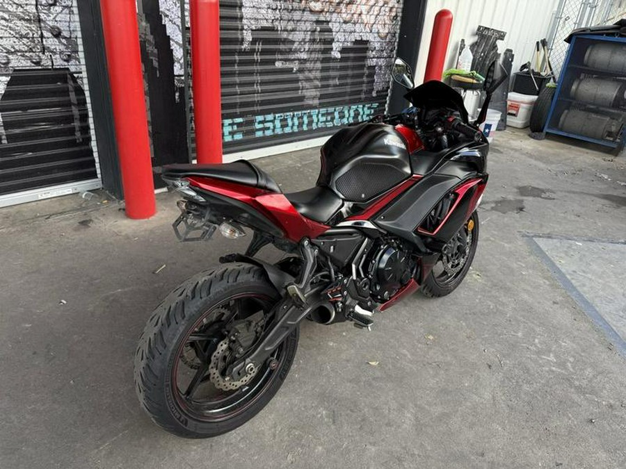 2022 Kawasaki Ninja® 650 ABS Metallic Matte Graphenesteel Gray