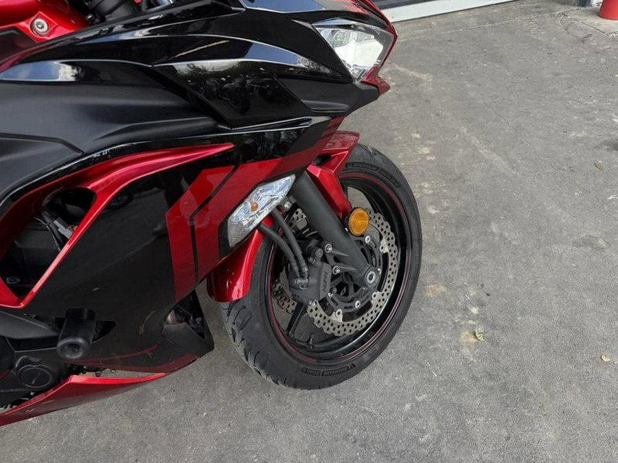 2022 Kawasaki Ninja® 650 ABS Metallic Matte Graphenesteel Gray