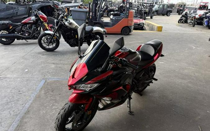 2022 Kawasaki Ninja® 650 ABS Metallic Matte Graphenesteel Gray