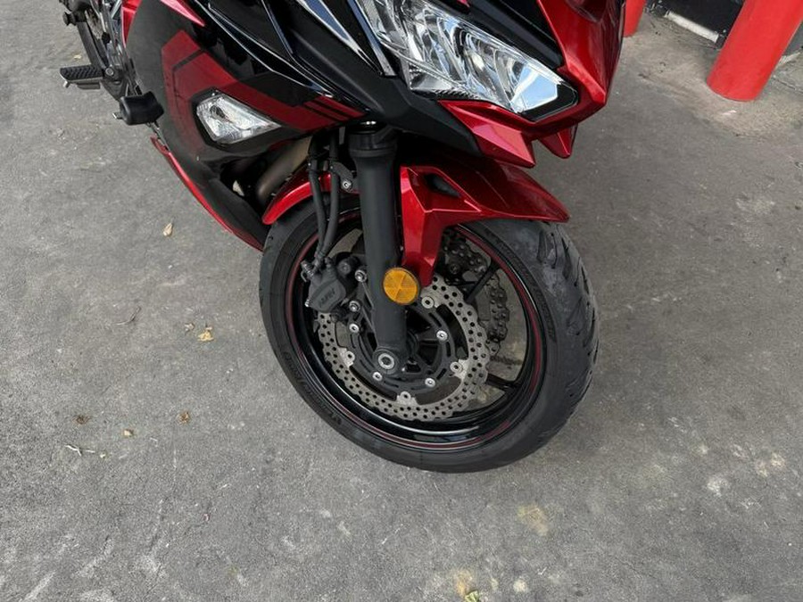 2022 Kawasaki Ninja® 650 ABS Metallic Matte Graphenesteel Gray