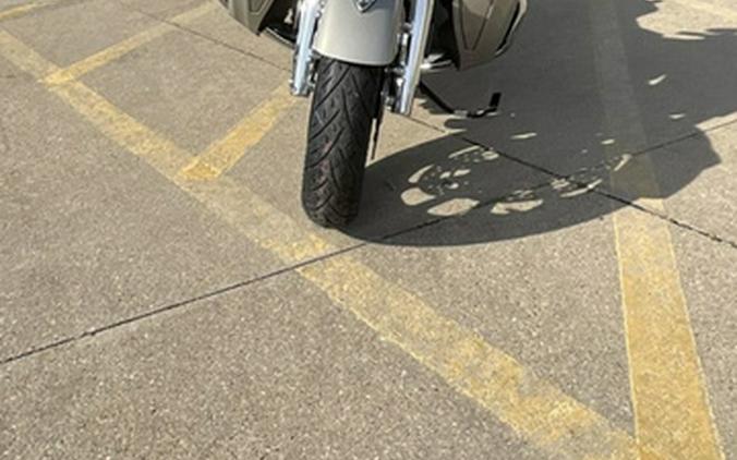 2025 Indian Roadmaster Limited Silver Quartz Metallic