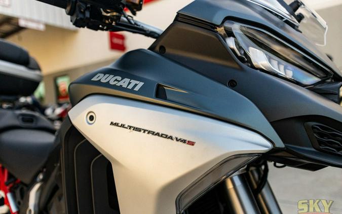 2022 Ducati Multistrada V4S Aviator Grey / Alloy Wheels