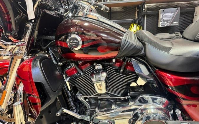 2022 Harley-Davidson® CVO™ Tri Glide® FLHTCUTG