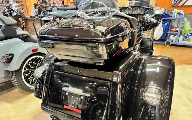2022 Harley-Davidson® CVO™ Tri Glide® FLHTCUTG