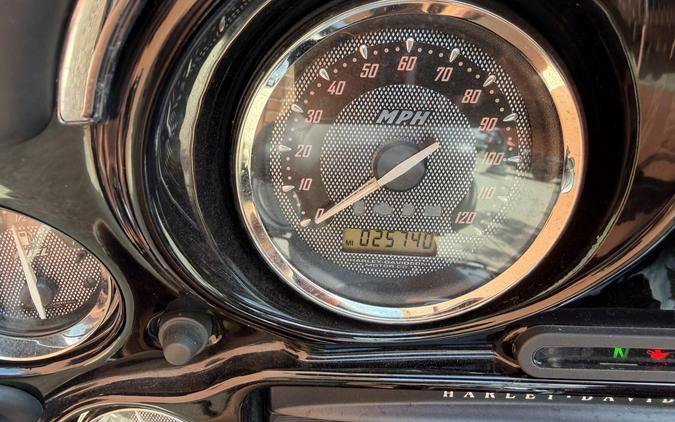 Harley-Davidson® CVO™ Ultra Classic® Electra Glide® Crimson Mist Black/Dark Slate with Flame Graphic