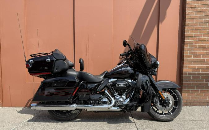 Harley-Davidson® CVO™ Ultra Classic® Electra Glide® Crimson Mist Black/Dark Slate with Flame Graphic