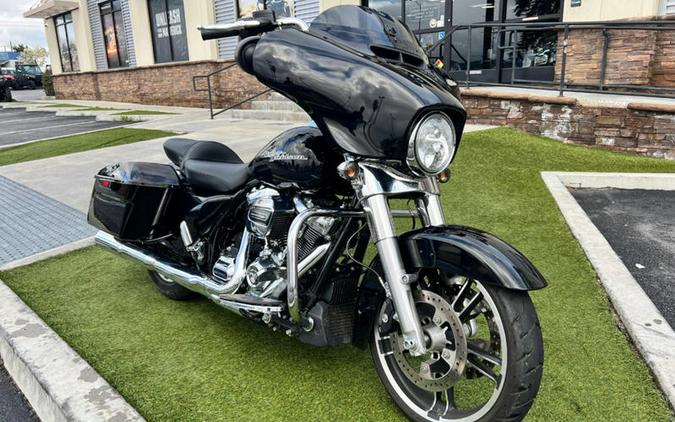 2018 Harley-Davidson® FLHX - Street Glide®