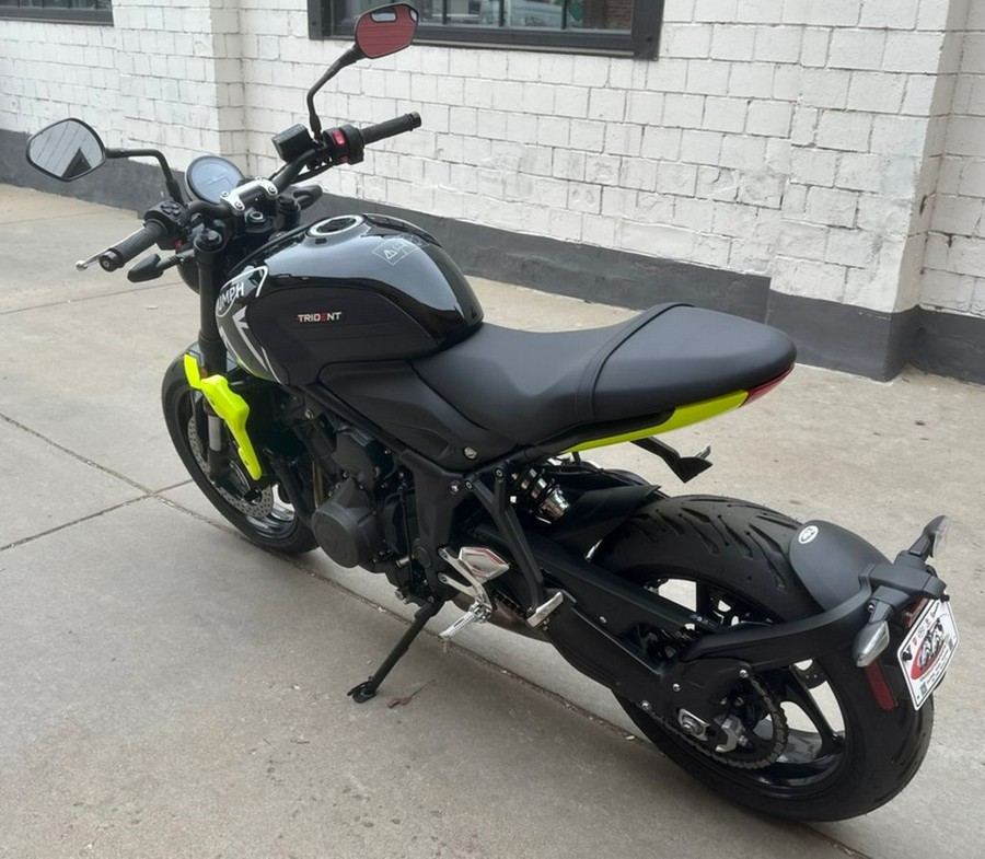 2024 Triumph Trident 660 Jet Black/Triumph Racing Yellow