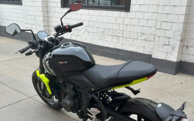 2024 Triumph Trident 660 Jet Black/Triumph Racing Yellow