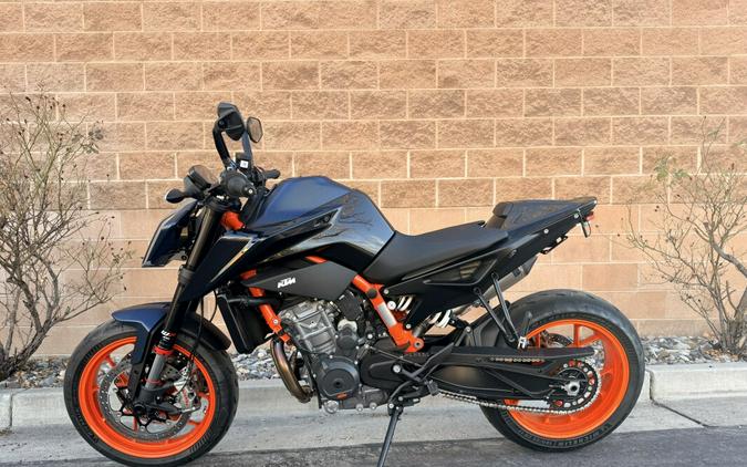2023 KTM 890 Duke R