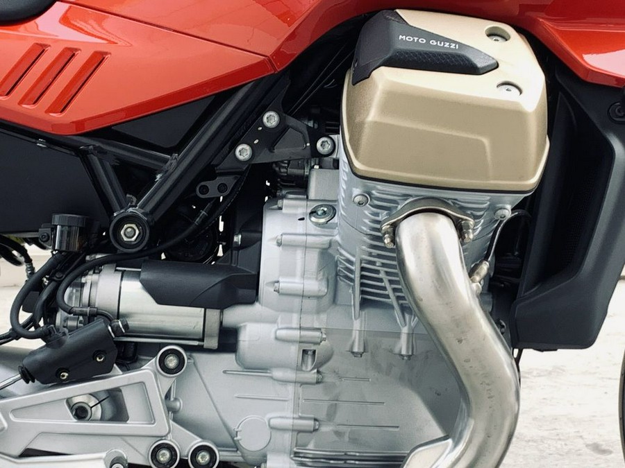 2023 Moto Guzzi V100 Mandello