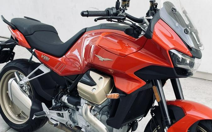 2023 Moto Guzzi V100 Mandello