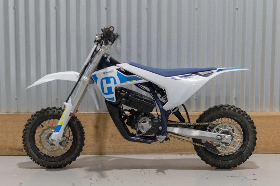 2024 Husqvarna® EE 3