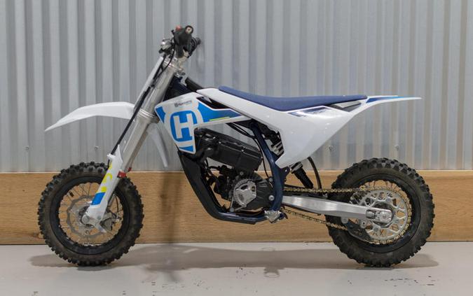 2024 Husqvarna® EE 3