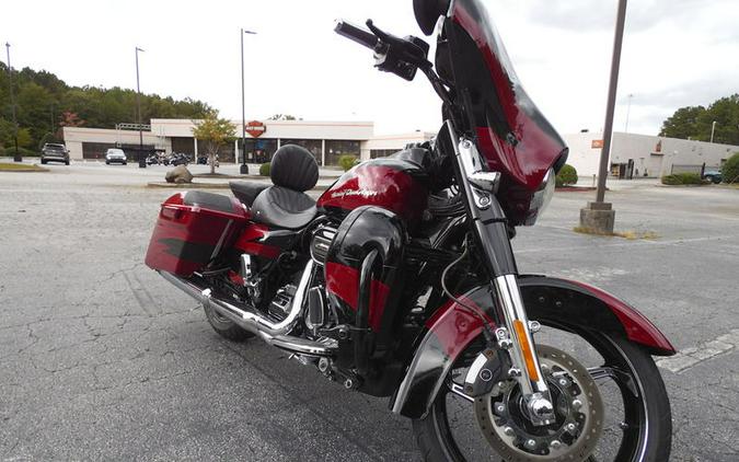 2017 Harley-Davidson® FLHXSE - CVO™ Street Glide®