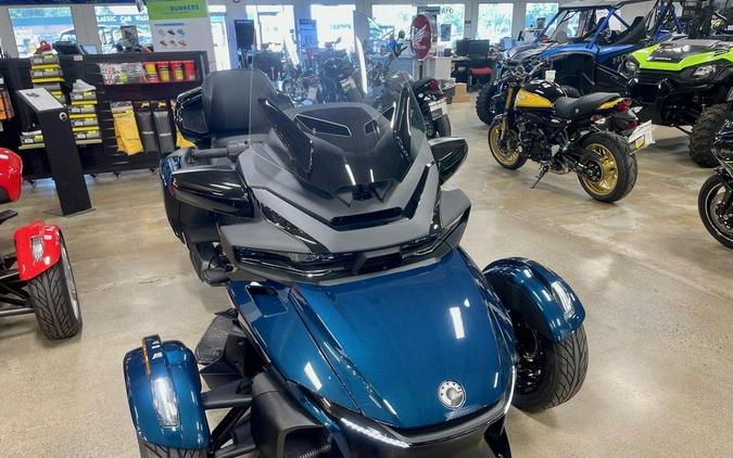 2024 Can-Am® Spyder RT Limited Dark Wheels