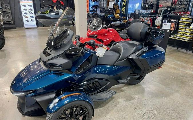 2024 Can-Am® Spyder RT Limited Dark Wheels