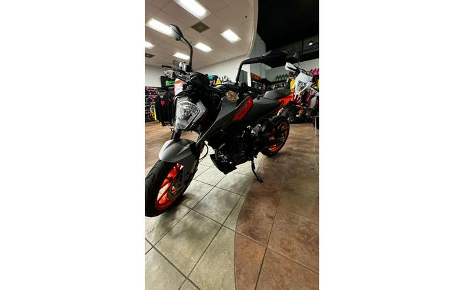 2023 KTM 200 DUKE