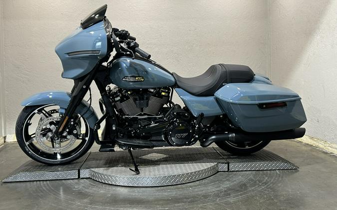 Harley-Davidson Street Glide® 2024 FLHX 84433525 SHARKSKIN