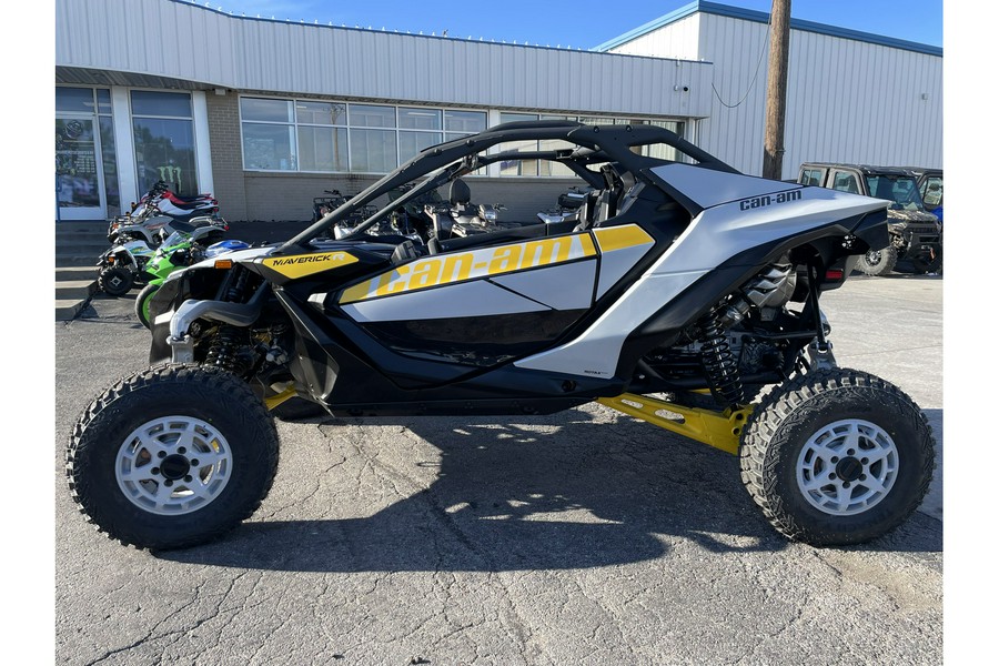 2024 Can-Am Maverick R BASE