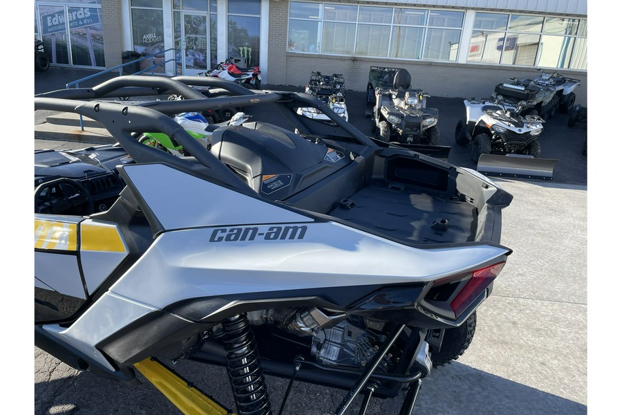 2024 Can-Am Maverick R BASE