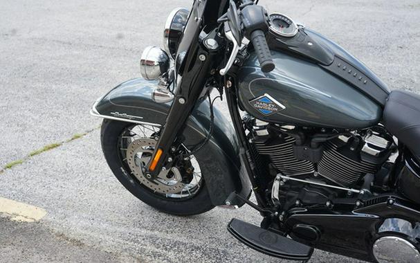 2025 Harley-Davidson Softail FLHC - Heritage Classic