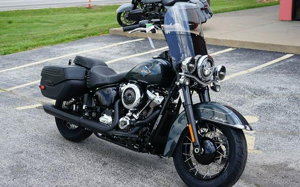 2025 Harley-Davidson Softail FLHC - Heritage Classic
