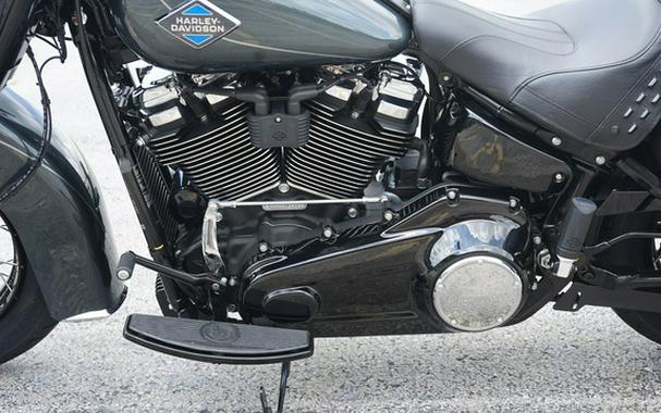 2025 Harley-Davidson Softail FLHC - Heritage Classic