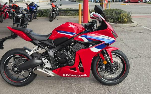 2026 Honda CBR650R E-CLUTCH